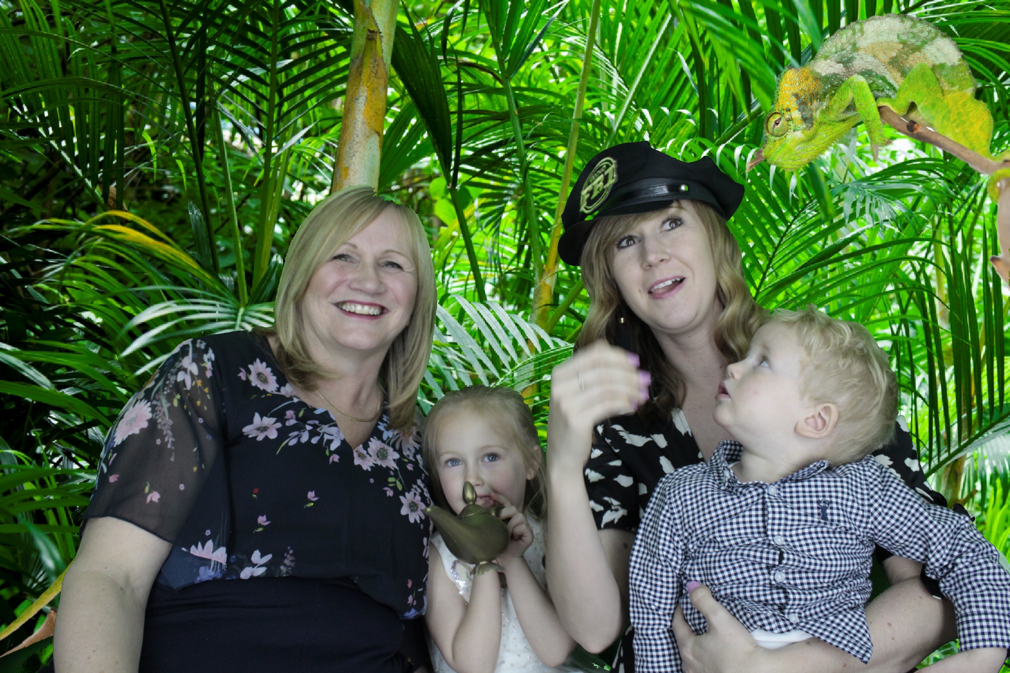 Steve's 65th & Susan 60th Birthday | View more photos from the event at gallery.myphotoboothexperience.co.uk/u/MyPhotoBoothExperienceLtd/Steves-65th-Susan-60th-Birthday
